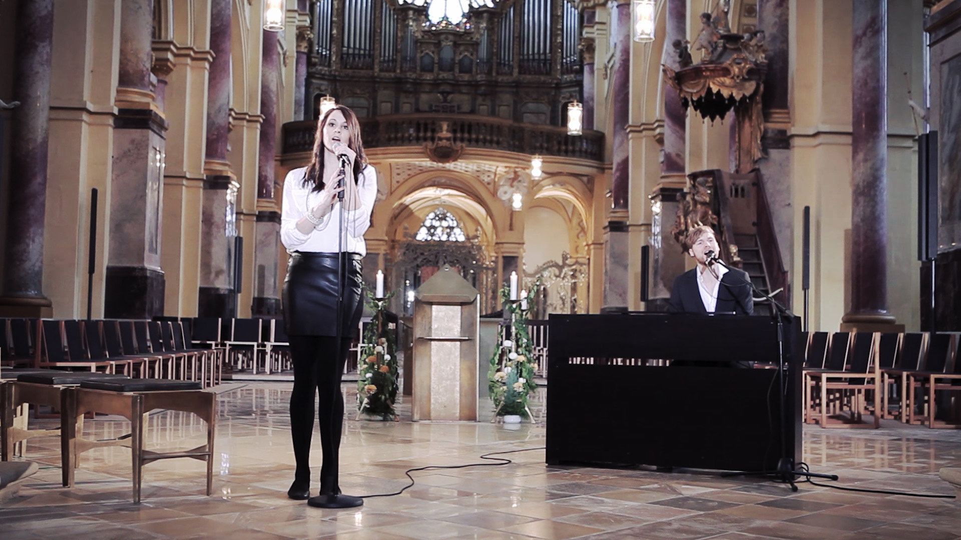 Hochzeitslieder live gesungen bei einer Trauung in der Kirche